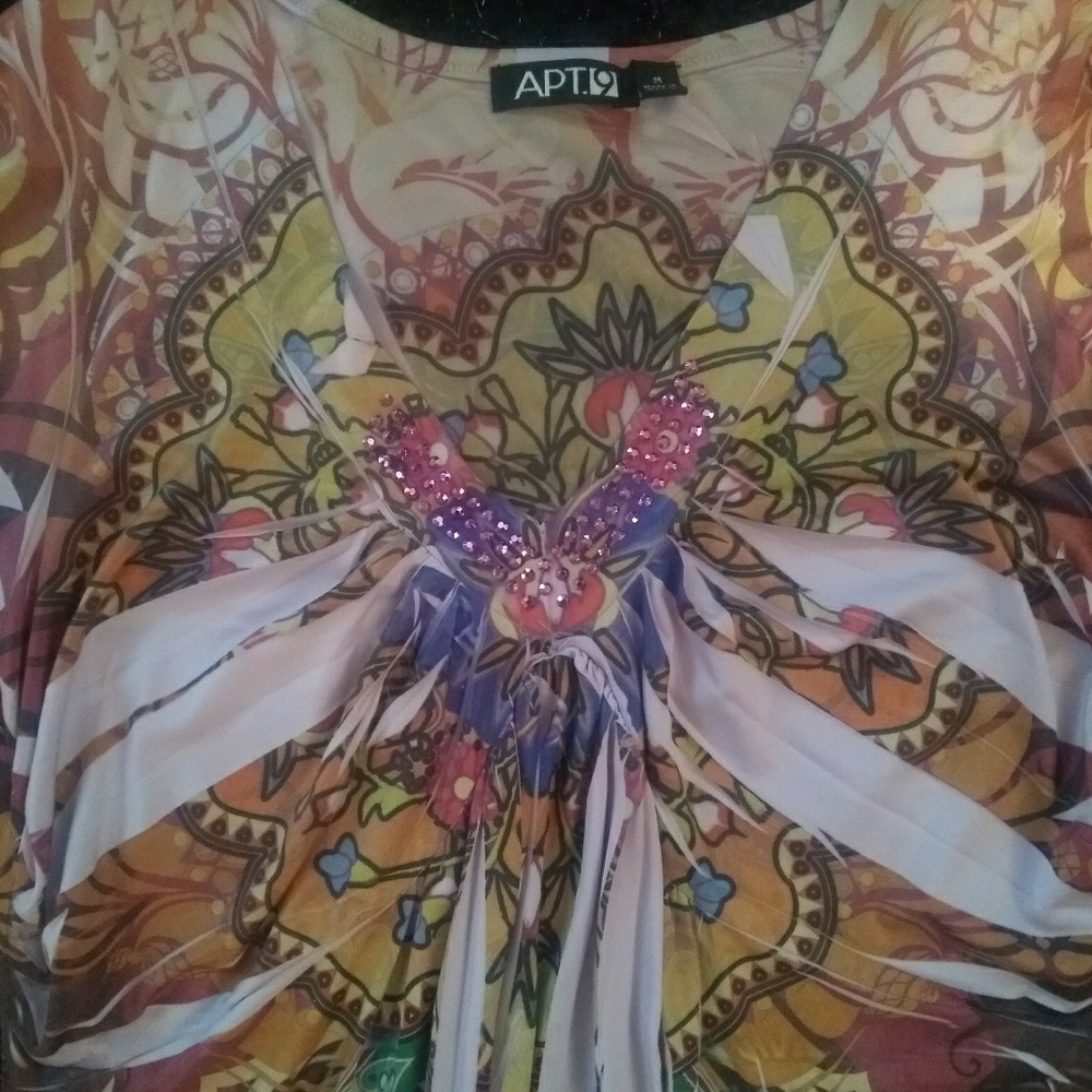 Beautiful blouse - Picture 3 of 3